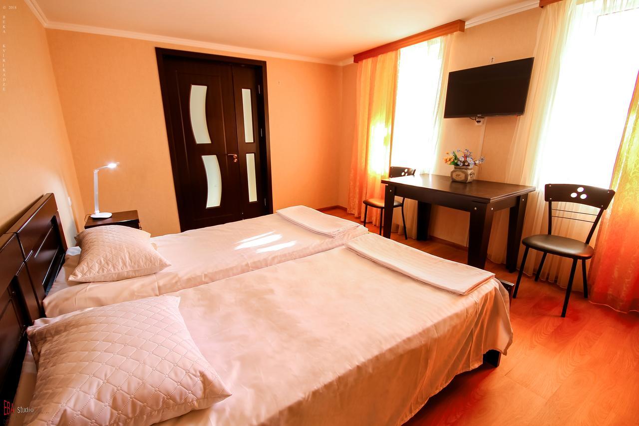 Green Garden Guest House Tskaltubo Exterior foto